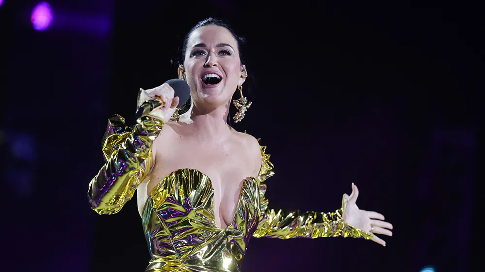 Katy Perry Memikat dengan Penampilannya yang Berani dan Enerjik di Panggung