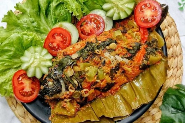 pepes-ikan-mas-kelezatan-yang-terbungkus-daun