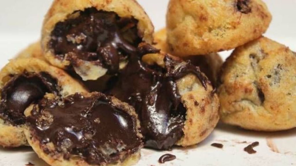 kue-soes-coklat-camilan-manis-yang-menggoda