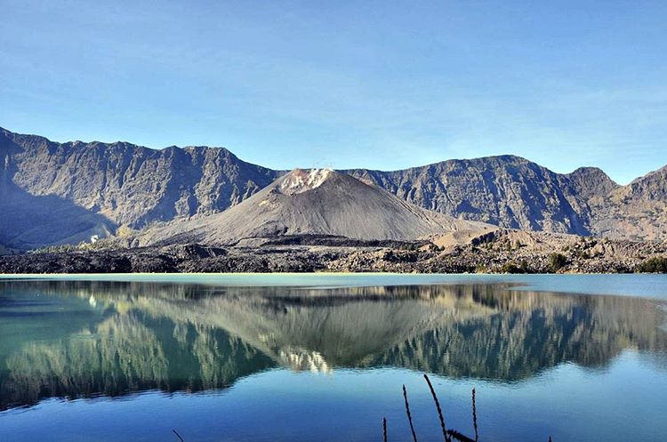 gunung-rinjani-mahakarya-alam-yang-menantang