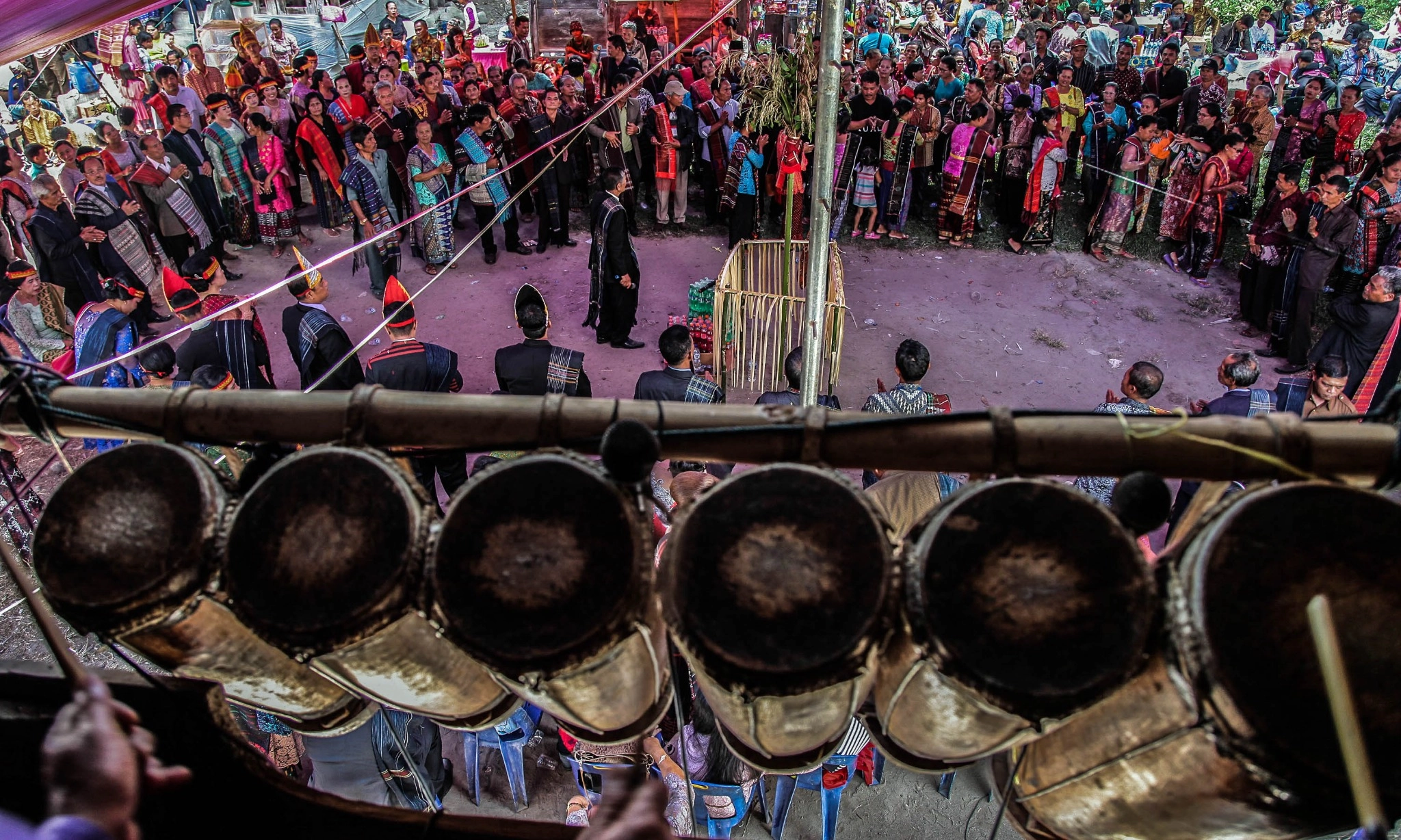 ritual kebudayaan Mangokal Holi