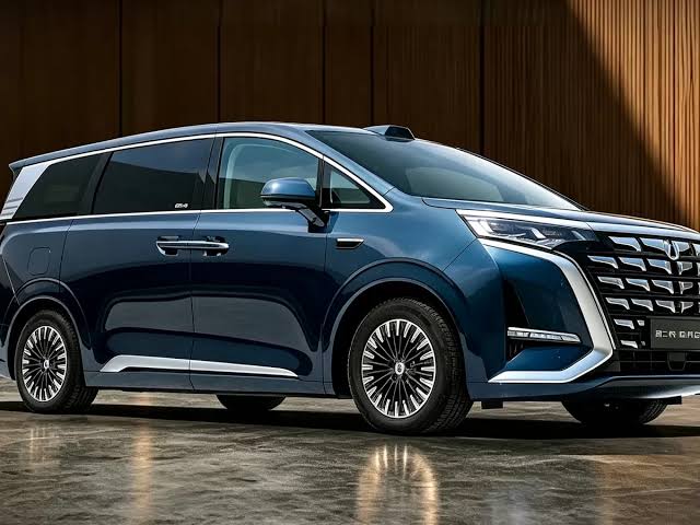Denza Luncurkan D9 PHEV