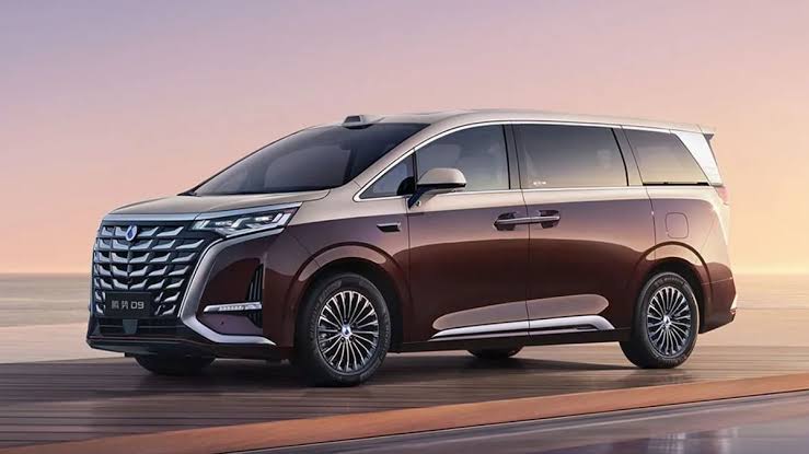 Denza Luncurkan D9 PHEV
