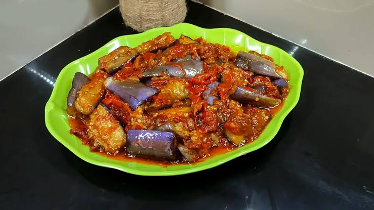 Cara Membuat Terong Balado Rumahan yang Bumbunya Meresap