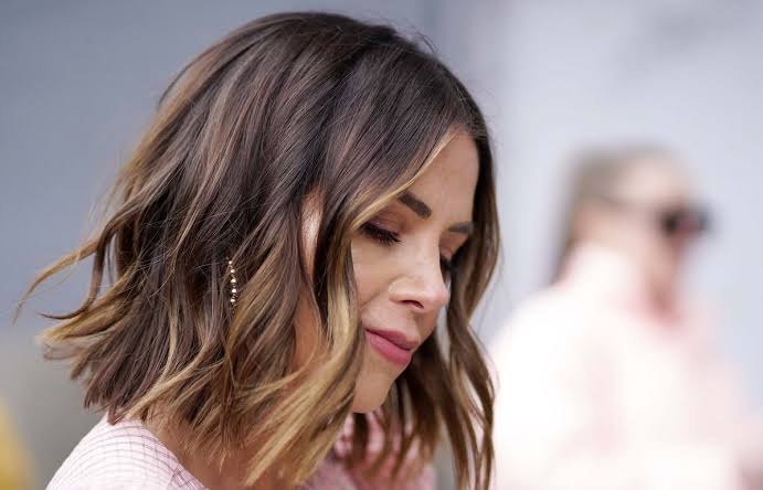 Short Layers untuk Rambut Lurus hingga Bergelombang